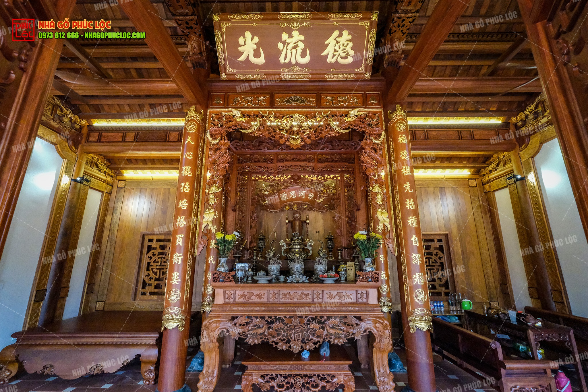 Nội thất nhà gỗ 3 gian được bố trí vừa đủ